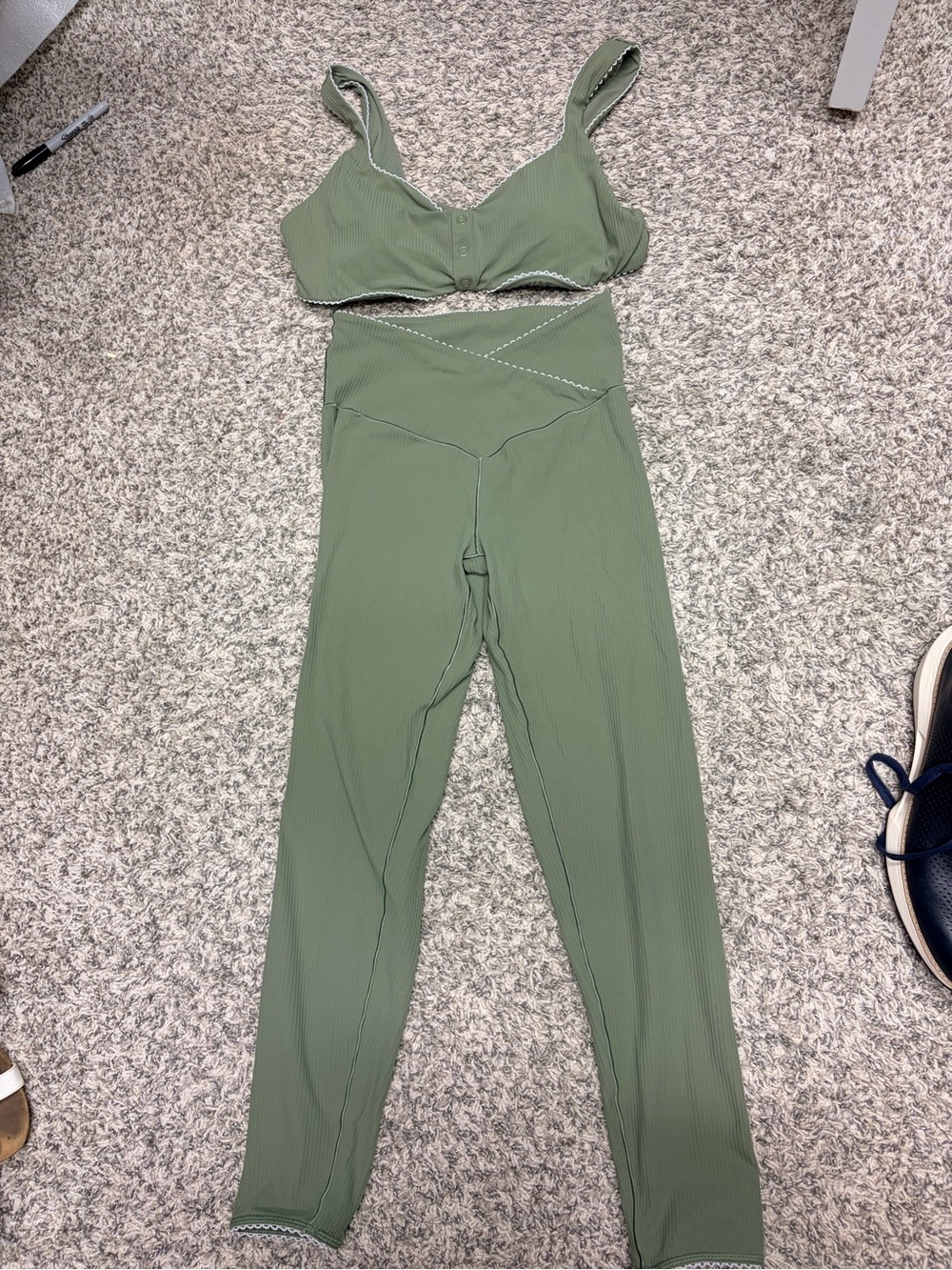 Olive Scalloped Trim Workout set by Aerie M/L